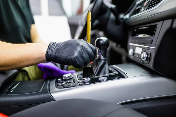 Close Homem Limpeza Interior Carro Carro Detalhando Conceito Foco Seletivo — Fotografia de Stock