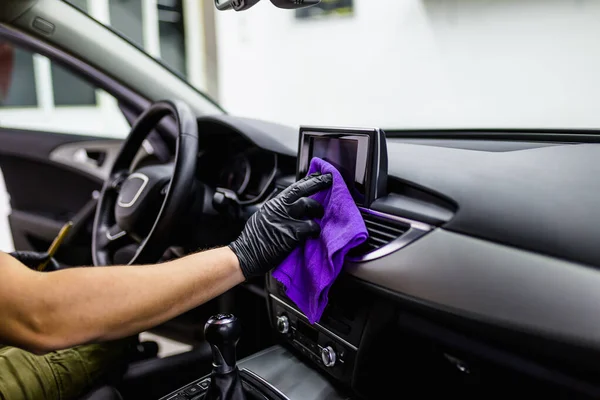 Close Homem Limpeza Interior Carro Carro Detalhando Conceito Foco Seletivo — Fotografia de Stock
