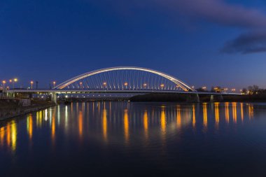 Apollo köprü Bratislava