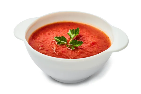 白い背景に隔離された白いボウルにトマトスープ — ストック写真