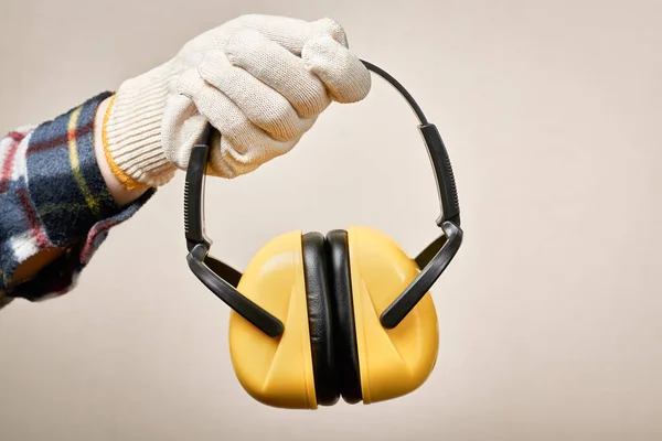Mano Trabajador Que Auriculares Protectores Protección Auditiva Concepto Protección Laboral — Foto de Stock