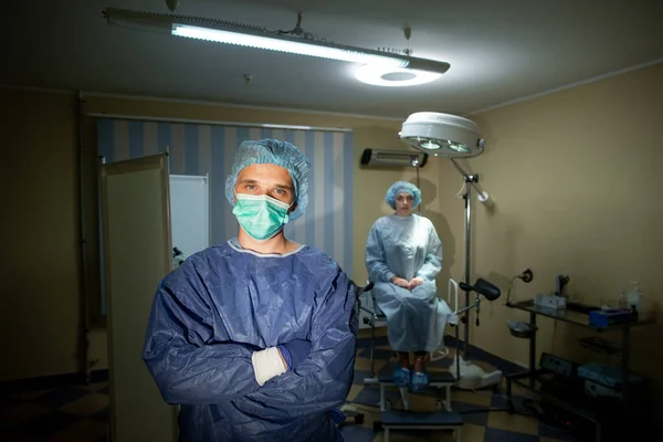 Dokter Berjas Pelindung Rumah Sakit Dengan Pasien Peradangan Paru Paru — Stok Foto