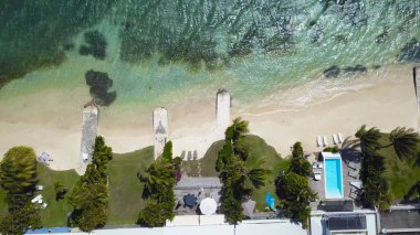 Hava görünümünde güneş panelleri