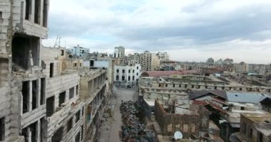 Bir dron Homs şehir Suriye üzerinden uçuş  