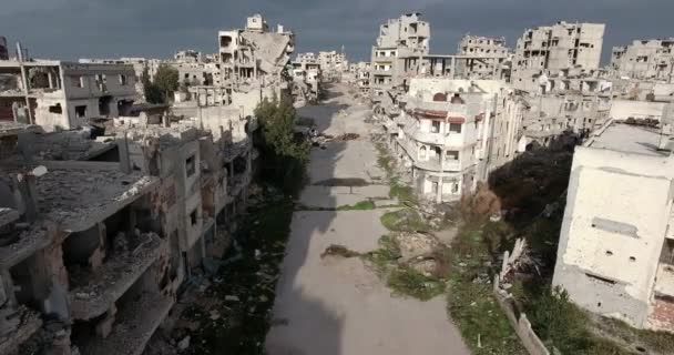 シリアのホムスの街に無人機の飛行 — ストック動画