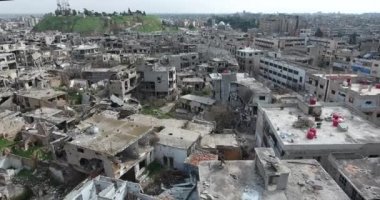Bir dron Homs şehir Suriye üzerinden uçuş 