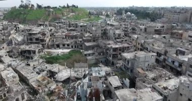 Bir dron Homs şehir Suriye üzerinden uçuş 