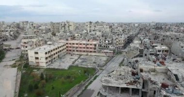 Bir dron Homs şehir Suriye üzerinden uçuş 