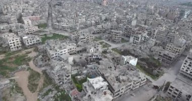 Bir dron Homs şehir Suriye üzerinden uçuş 