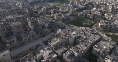 Bir dron Homs şehir Suriye üzerinden uçuş 