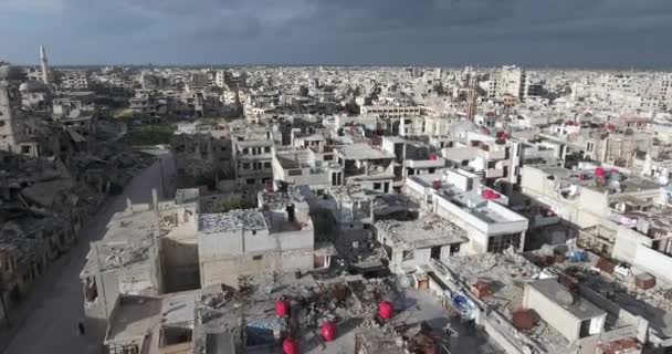 シリアのホムスの街に無人機の飛行 — ストック動画