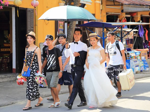 Mutlu evlilik, yürüyüş