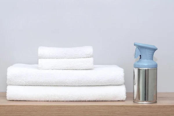 Shelf Bathroom White Towels Different Sizes Neatly Folded Next Air — 스톡 사진