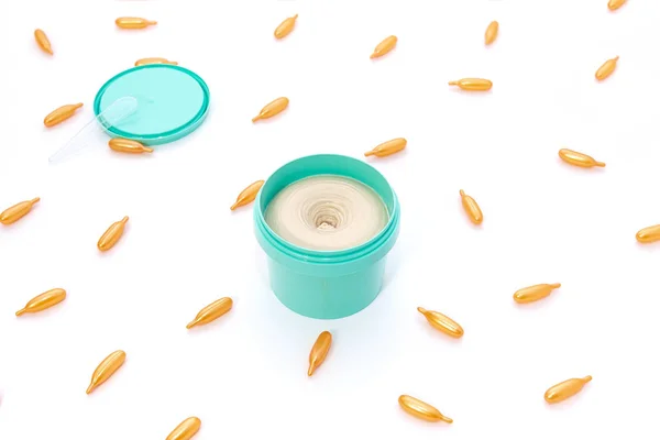 Bovenaanzicht Een Heldere Turquoise Pot Crème Gouden Capsules Met Collageen — Stockfoto