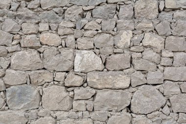 Duvar dokusunda gri renkli taş işçiliği. Konsept arkaplan, doku, mimari