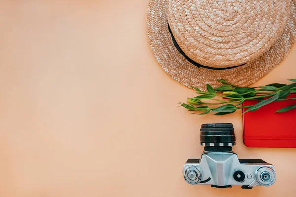 Casual flatlay with camera — Stock Photo, Image