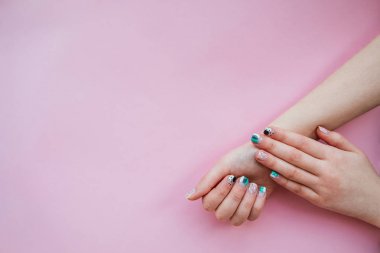 Trendy bahar manikür