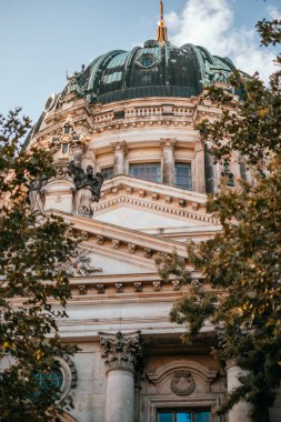 Berlinli Dom cephesi