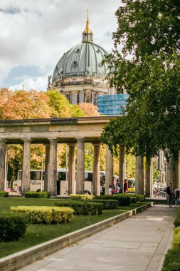 Berlinli Dom cephesi