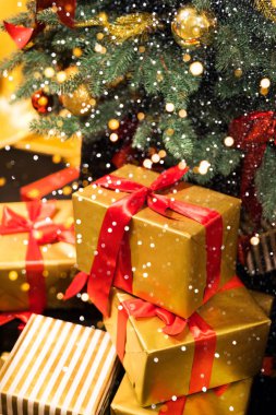 Hediyeli Noel ağacı