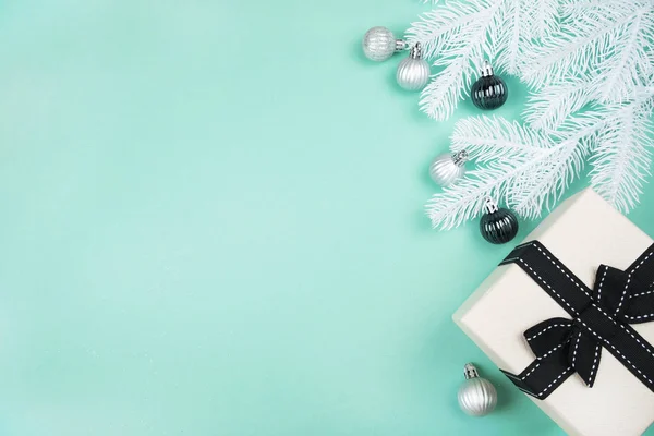 Mücevherlerle dolu Noel tablosu