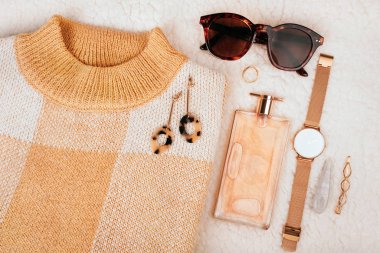 Parfümlü moda bezi