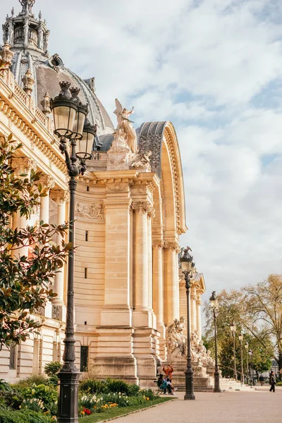 Παρίσι Γαλλία Απριλίου 2019 Πρόσοψη Petit Palais Την Άνοιξη Ροζ — Φωτογραφία Αρχείου