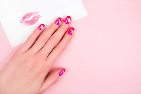 Modny i jasny projekt manicure w kolorze różowym — Zdjęcie stockowe