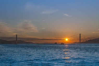 Istanbul, Türkiye, 04 Ocak 2017: Boğaziçi Köprüsü akşam manzarası.