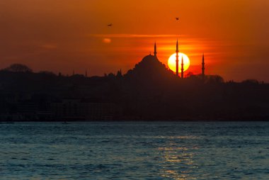 Istanbul, Türkiye, 03 Mart 2007: marmara Denizi ile Süleymaniye Camii.