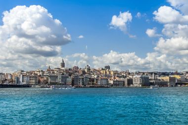 Istanbul, Türkiye, 06 Temmuz 2016: Karaköy buldings güneşli bir gün,