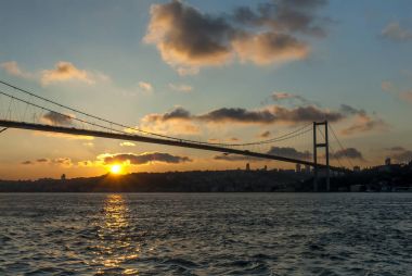 Istanbul, Türkiye, Mayıs 2016: Sunset Boğaziçi Köprüsü'nün