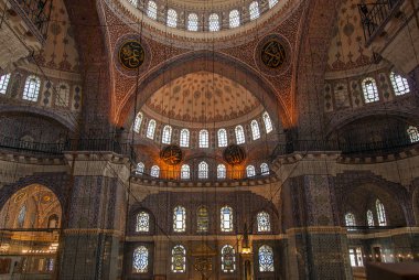 Istanbul, Türkiye, 25 Nisan 2006: yeni Camii kubbeleri