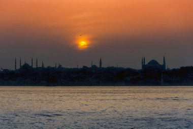 Istanbul, Türkiye, 28 Mayıs 2007: siluet Istanbul gün batımında