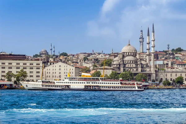 Estambul, Turquía, 22 de junio de 2006: Puerto de Kabatas — Foto de Stock