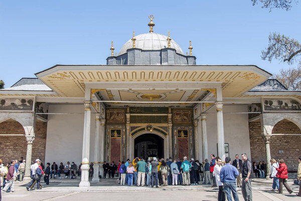 Стамбул, Турция, 12 апреля 2007 г.: Вход в Дворец Топкапы
