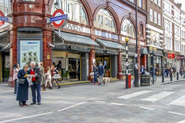 Londra, İngiltere, 30 Ekim 2012: Covent Garden Underground