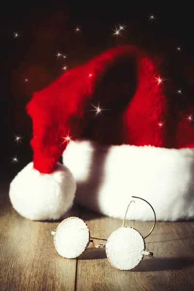 Occhiali di Babbo Natale con cappello — Foto Stock