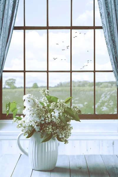 Lilac Flowers In Window — Stock Photo, Image