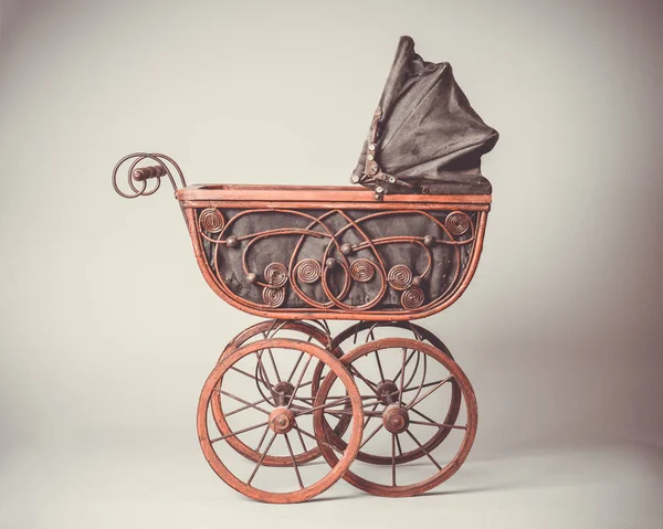 Viktorianska barnvagn med Vintage ton — Stockfoto