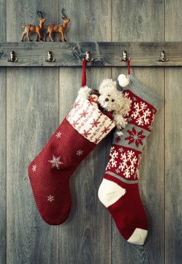 Noel çorap oyuncak ayı ile dolu