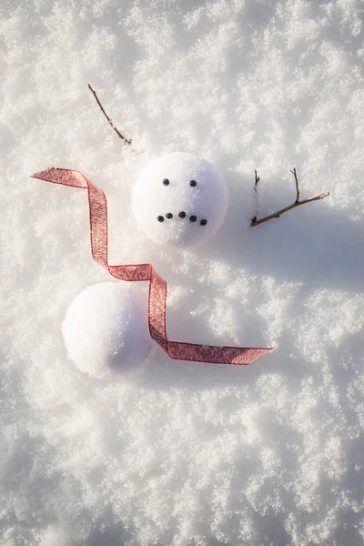 Smutný roztavené sněhulák — Stock fotografie