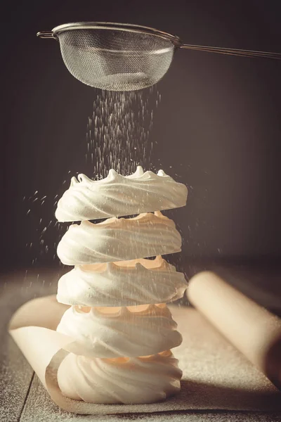 Гнезда мерингуя с сахаром — стоковое фото
