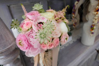 Gül buket düğün olayı için. Düğün olayı için bir gül gelin buketi üzerinde Üstten Görünüm.