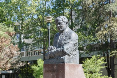 Кириченко N. İlk sekritar Kırım bölgesel Komitesi. Sovyetler Birliği'nin kahramanları ile sokakta. Simferopol, Crimea