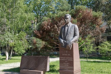 Lutak IK ilk sekritar Kırım bölgesel Komitesi. Sovyetler Birliği'nin kahramanları ile sokakta. Simferopol, Crimea