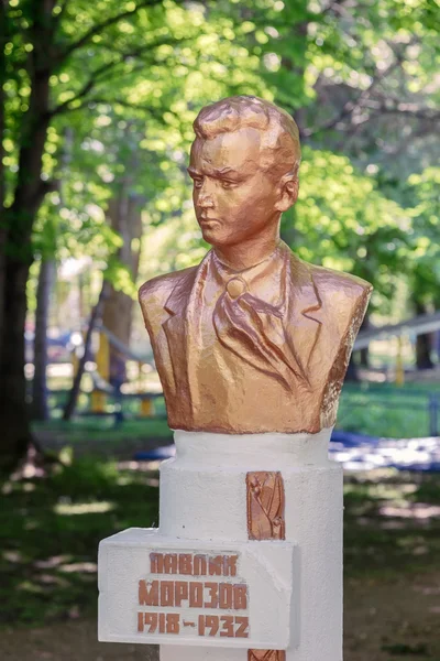 Pavlik Morozov (1918-1932). Barn hjältar Monument i Chil — Stockfoto