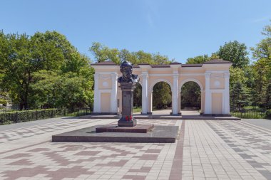 Simferopol, Crimea - 9 Mayıs 2016: Ukraynalı şair anıt ve