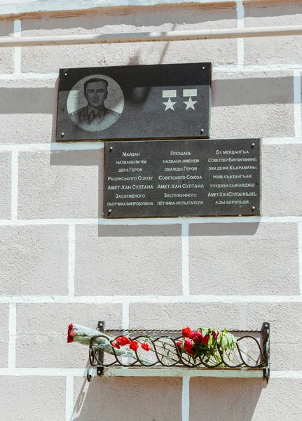 Simferopol, Crimeia - 9 de maio de 2016: placa memorial na praça — Fotografia de Stock