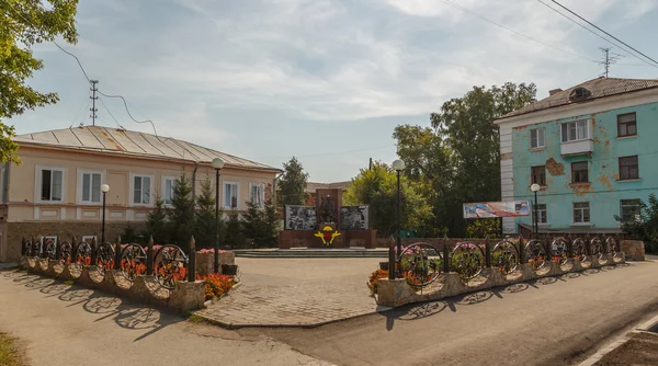 俄罗斯沙德林斯克 - 2016年8月10日：士兵纪念碑 - 整体 — 图库照片